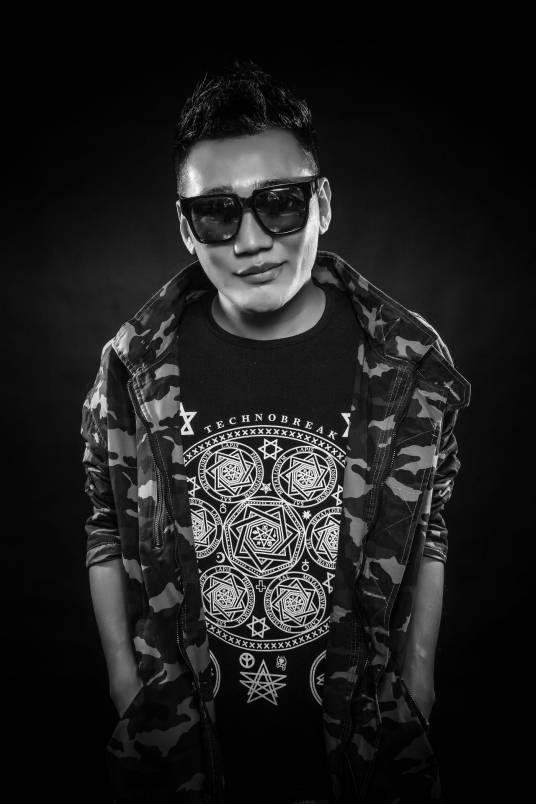 胡白（华人歌手、音乐制作人）