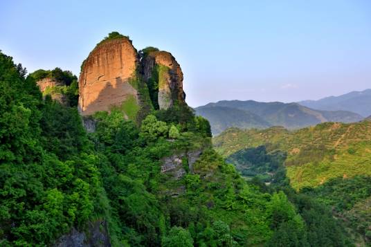 东西岩