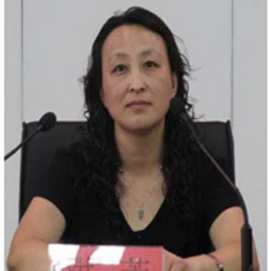 洪芳（山东管理学院工会理论研究院教授）