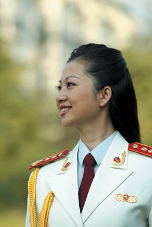 方瑶（内地青年女歌手演员）