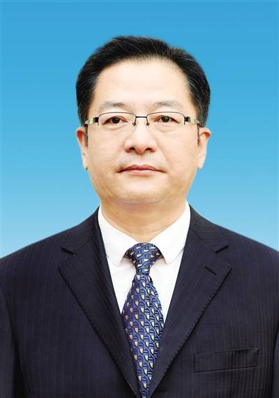 蓝峰（内蒙古呼和浩特市人大常委会副主任，农工党内蒙古自治区委员会副主委、呼和浩特市委会主委）
