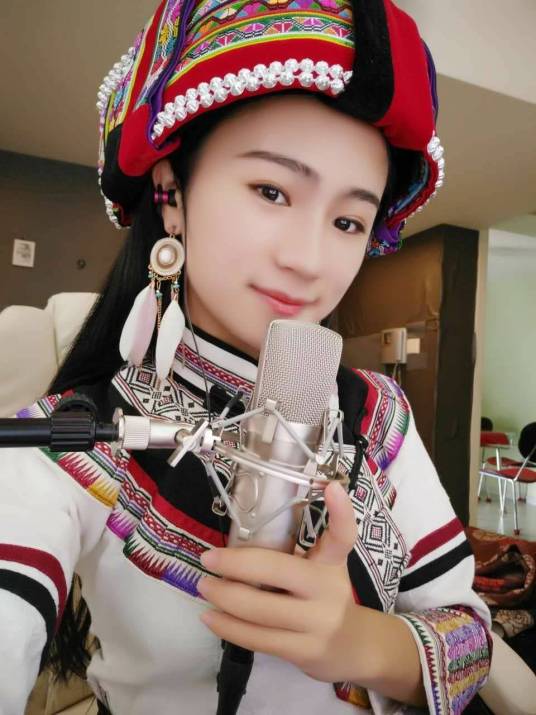 王小芳（中国内地女歌手、网络主播）