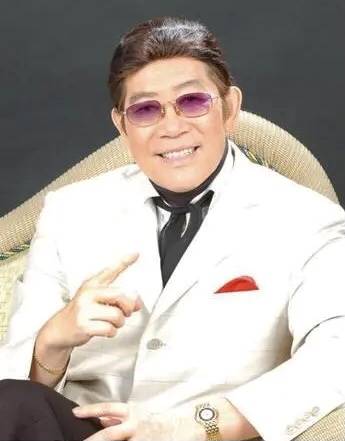 黄锦波（美国首位华裔市长）