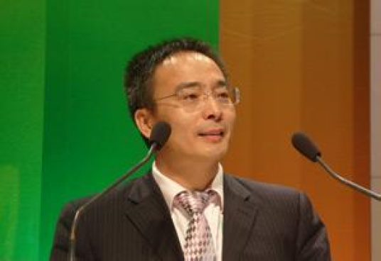 李维龙（2010年中国连锁年度人物、辽宁兴隆大家庭商业集团董事长）