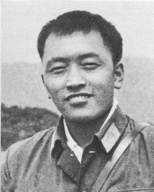 和自兴（革命烈士、英勇献身的模范指导员）