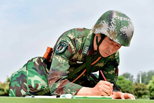 李保国（最美新时代革命军人）