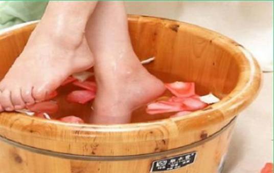 热水泡脚