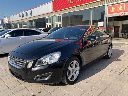 2012款进口沃尔沃S60 2.0T 双离合 T5 智尊版