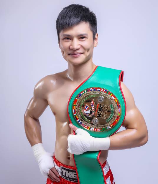 卢冬强（WBC国际金腰带持有者）