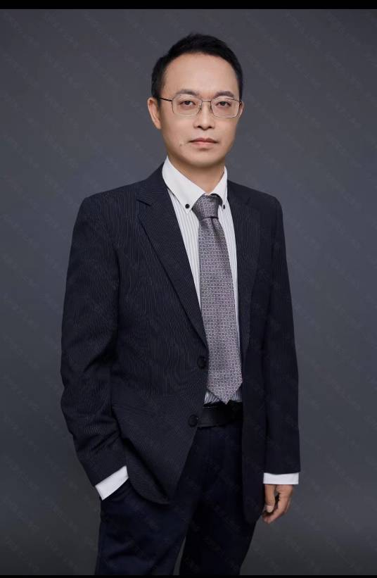 王明成（成都理工大学文法学院教授）