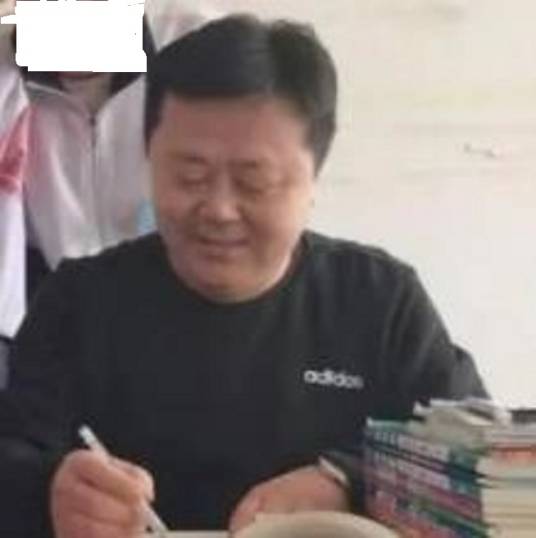 李显锋（东港市第二中学化学高级教师）