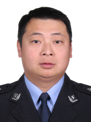 汪峰（云南省昆明市公安局党委委员、副局长）