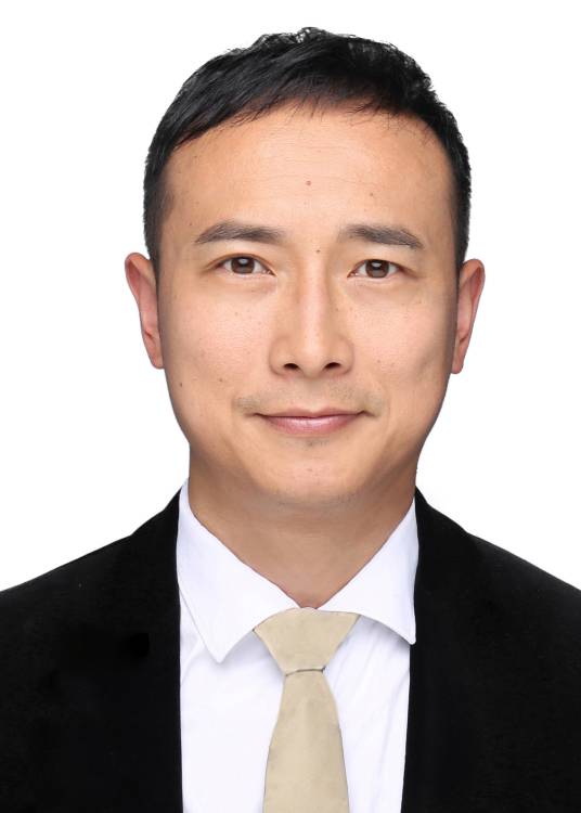 殷世逸