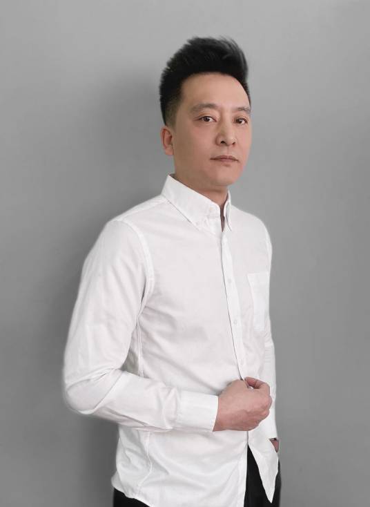 贺亮（经典艺术网创始人）