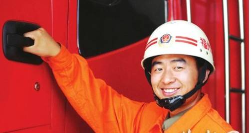 杨枫（福州市消防员“飞踹哥”）