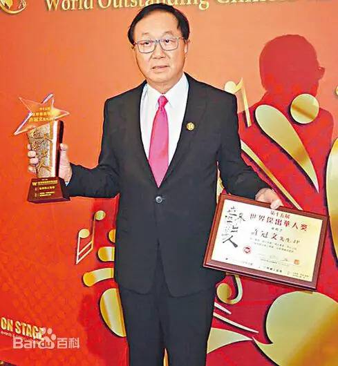 许冠文（中国香港男导演、制片人、香港演艺人协会创会会长）