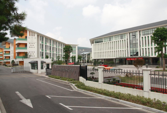 常熟市外国语初级中学