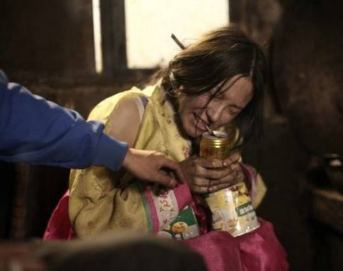 女模特岳辛假扮朝鲜难民炒作事件