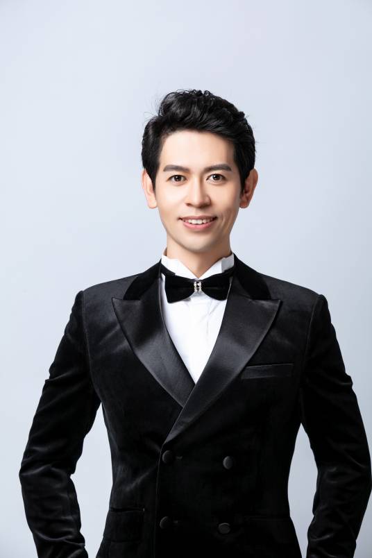 李东海（男高音歌唱家）