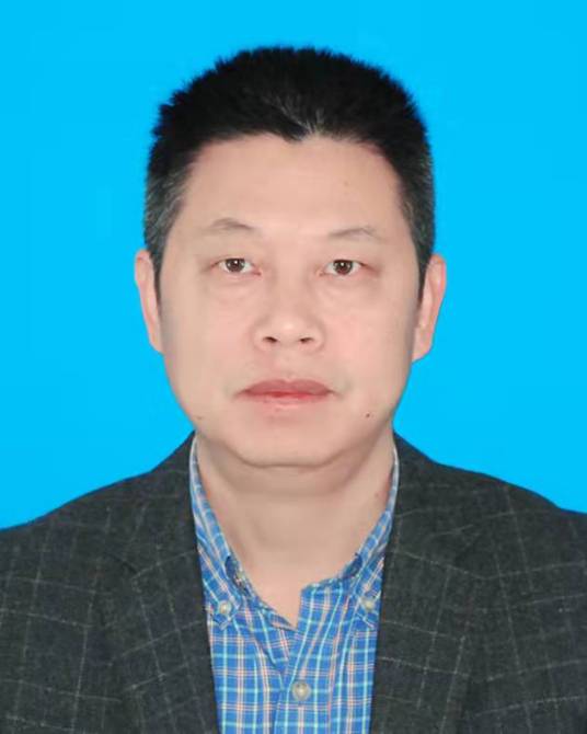 何彬（四川省崇州市人大常委会党组成员、机关党组书记）