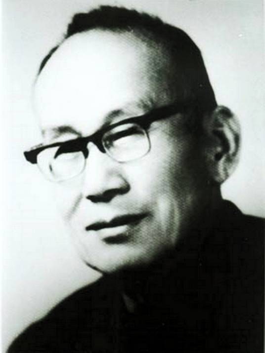 高庄（中央工艺美术学院教授、参与国徽设计者）