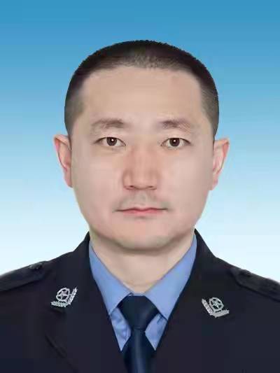 富坚（内蒙古自治区乌兰察布市察右后旗人民政府原副旗长、公安局局长）