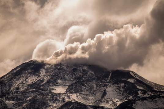 奇廉火山