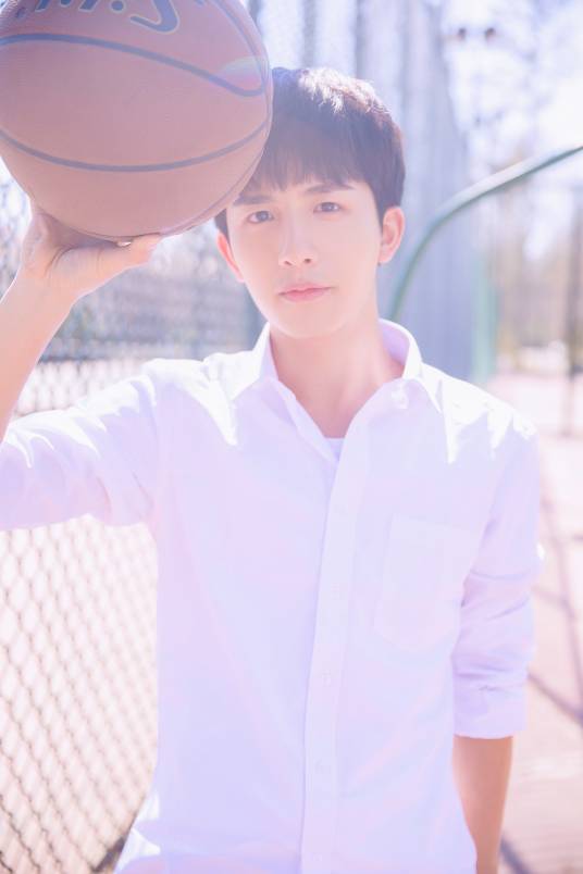 李圣佳（新生代阳光型男歌手）