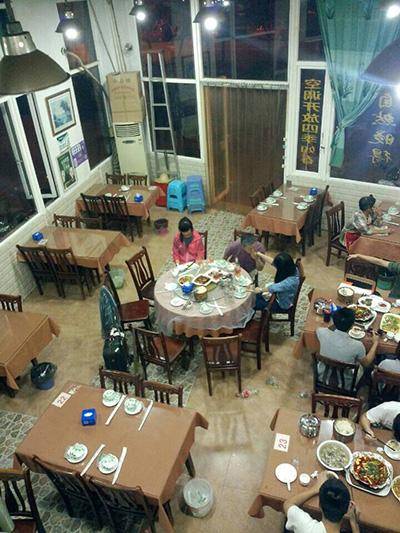四川美术学院教授强吻门