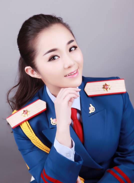 曾敏（中国铁路文工团青年歌唱家）