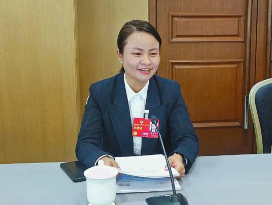 李玉春（第十四届全国政协委员、芒市政务服务管理局局长兼市行政审批局局长）