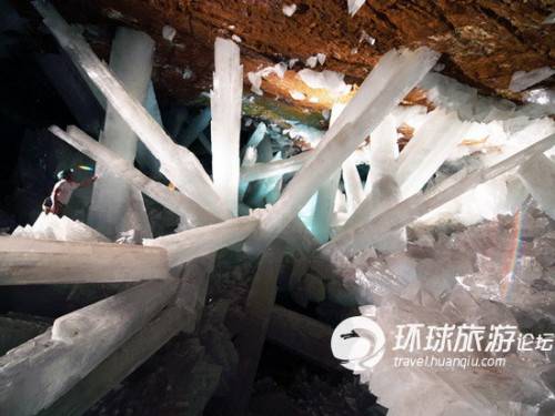 水晶洞穴（位于墨西哥奇瓦瓦沙漠地下深处的自然水晶洞）
