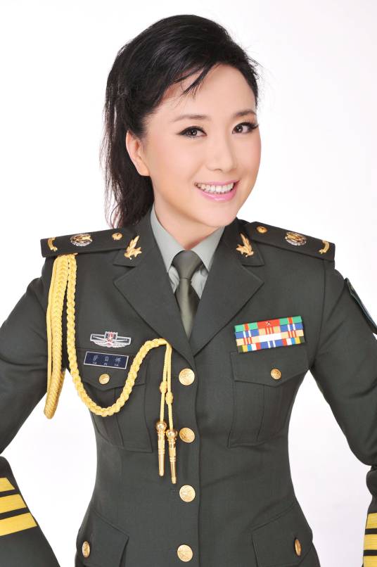 萨日娜（中国内地女高音歌唱家、书画家、作曲家，总政歌舞团蒙古族女高音歌唱家）