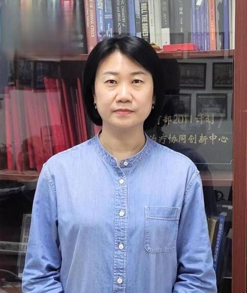 杨爽（第十四届全国政协委员，南开大学移植医学研究员常务副院长、医学院副院长）