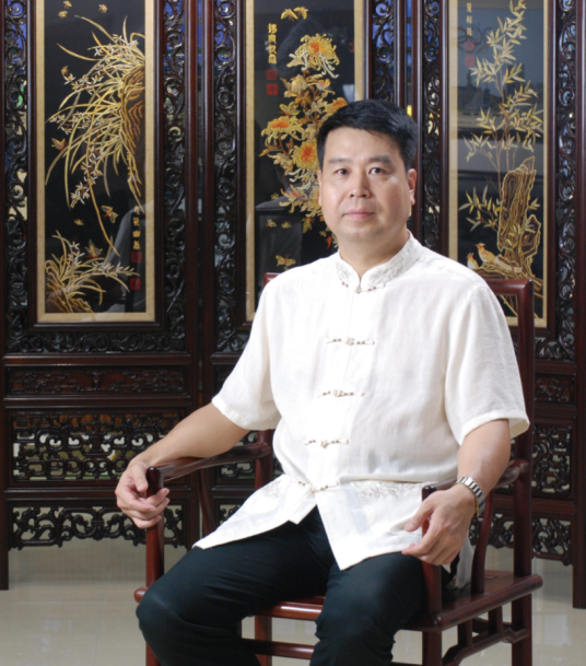 黄伟雄（中国工艺美术大师）