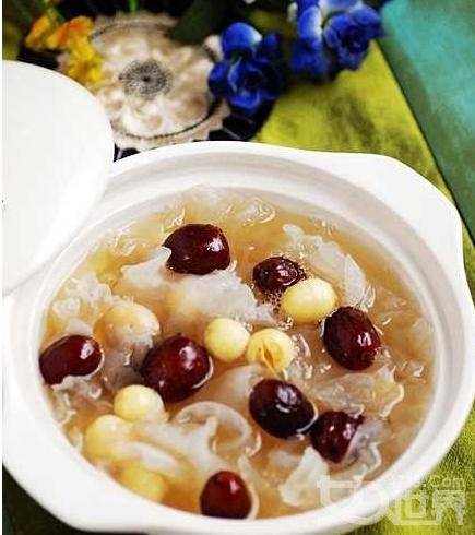 莲子红枣银耳汤