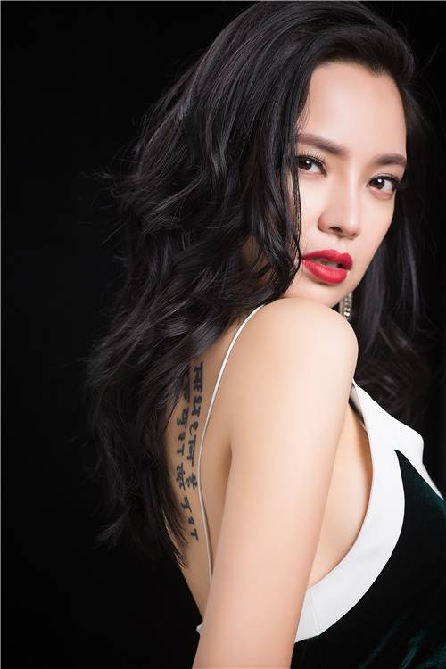 吴瑶（歌手《妈妈咪呀》冠军）