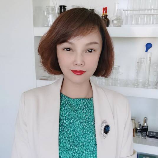 欧阳（化妆品配方师、护肤品科普类美妆博主）