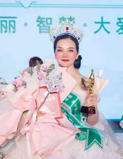 李红（2021健康方舟杯·世界健康女神大赛总决赛冠军）