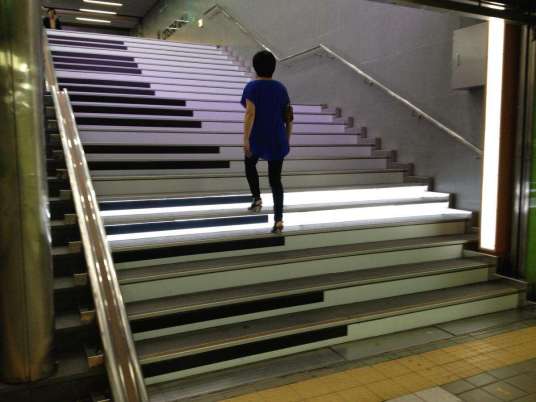 钢琴楼梯