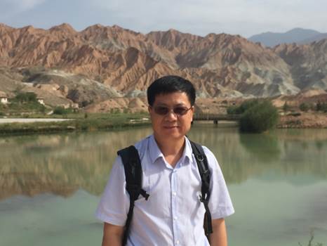 王义全（中央民族大学理学院教授）