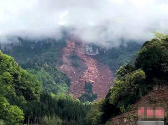 4·5洪雅山体崩塌