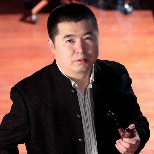 张纪中（中国室内建筑创始人）