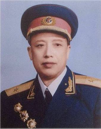 谢良（原中国人民解放军炮兵副政治委员）