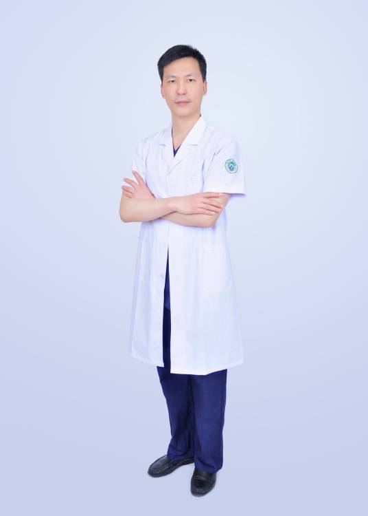 李强（卓美医疗美容执业医生）