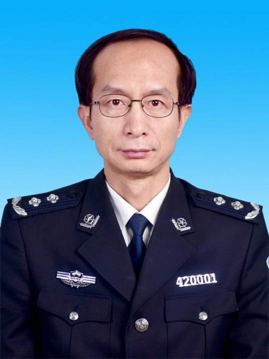 陈建新（青岛海关缉私局局长兼督察长，关党委委员、局党组书记）
