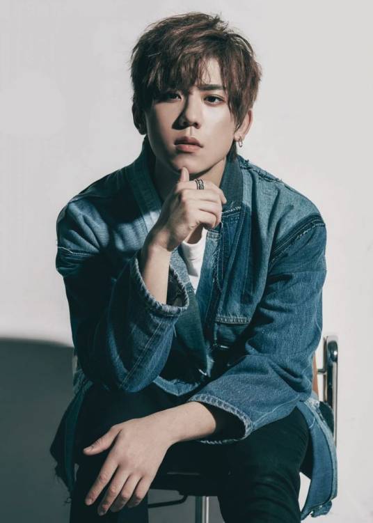 姜涛（中国香港男歌手、演员、舞者）