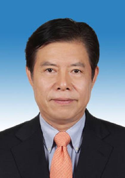 钟山（第十四届全国人大常委会委员、财政经济委员会主任委员）