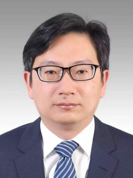 黄镇（上海市奉贤区金海街道党工委副书记、办事处主任）