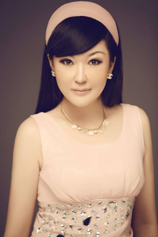 金岩（著名青年女高音歌唱家）